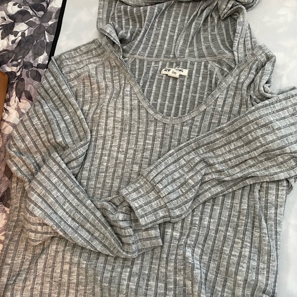 Billabong grey lightweight hoodie - Picture 2 of 2